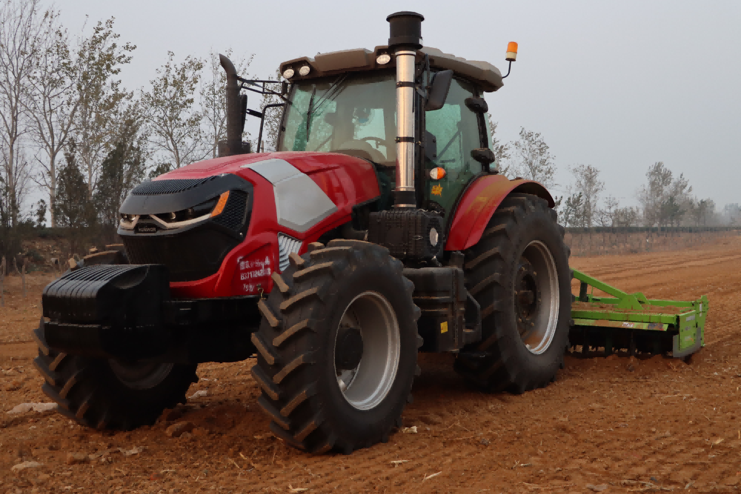 Nola aukeratu bat datozen baserriko tresnak traktore baterako