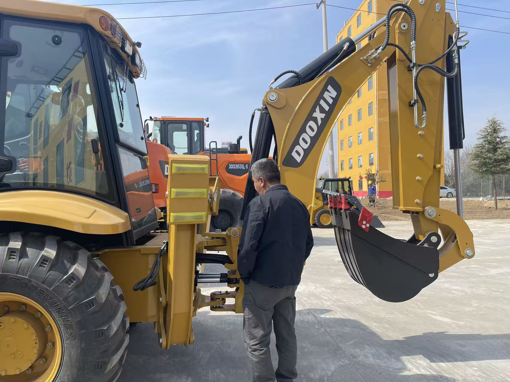 Hego Amerikako bezeroek gure fabrika bisitatzen dute